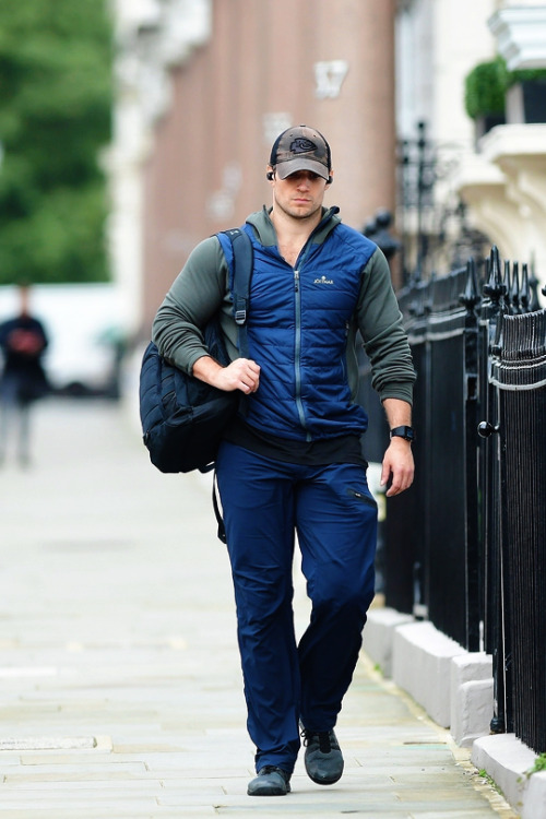 henrycavilledits:HENRY CAVILLseen in London, England (October 4, 2019) @star-spangled-man-with-a-pla