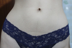 coffee-clubbers:  Pale waist detail. Love,