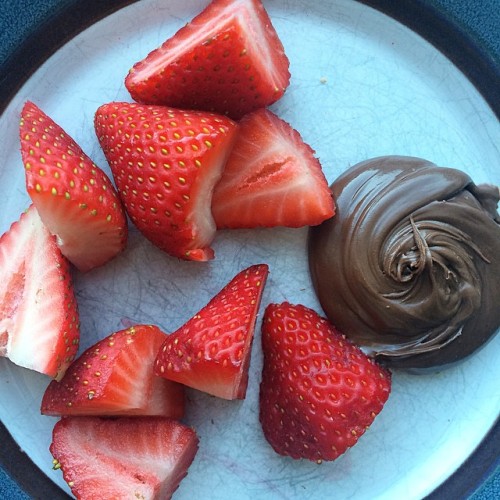 “People who love to eat are always the best people.” Julia Child #fancy #snacks #nutellamakesitbetta #nutella #strawberries #nofilter #happy #wednesday #love @nutellausa