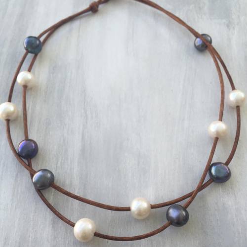 Leather freshwater pearl necklace // to buy click on link in my bio // #freshwaterpearljewelry #leat