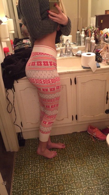 self-loved:  justsquatandbreathe:  self-loved:  you can kind of see my baby abs ☺️  :) baby abs … sc