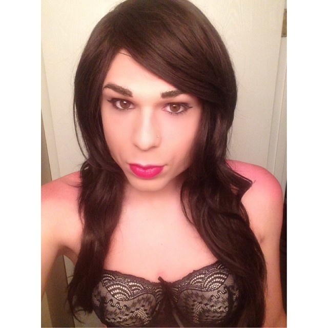 katiexkatt:  Sunburn😓 whatever though 💋 #tranny #tgirl #trans #girlslikeus