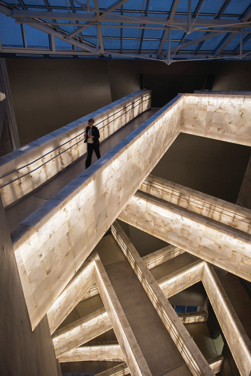 acidadebranca:  architectmagazine:  Alabaster-clad bridges link the galleries within the Canadian Museum for Human Rights, and become illuminated at night.   #ARCHITECTURE # USA ANTOINE #PREDOCK Antoine Predock (born 1936 in Lebanon, Missouri) 2014 –