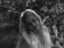nitratediva:Anita Louise in Max Reinhardt and William Dieterle’s A Midsummer Night’s Dream (1935).
