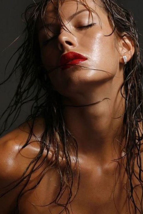 genre-bdsm-kinky:  “OILED WOMAN - glossy” - Genre =========================== More pictu