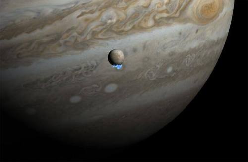the-actual-universe:Europa erupts!This science is so exciting that I’m mad it took me this long to g
