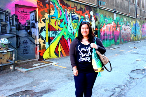 One super casual outfit for an afternoon of photo strolling at Downtown Toronto :) Lovin&rsquo; stre