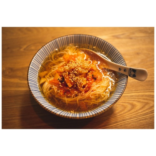 오늘의 요리: 김치말이국수.Today’s cooking: Cold Kimchi Noodles.