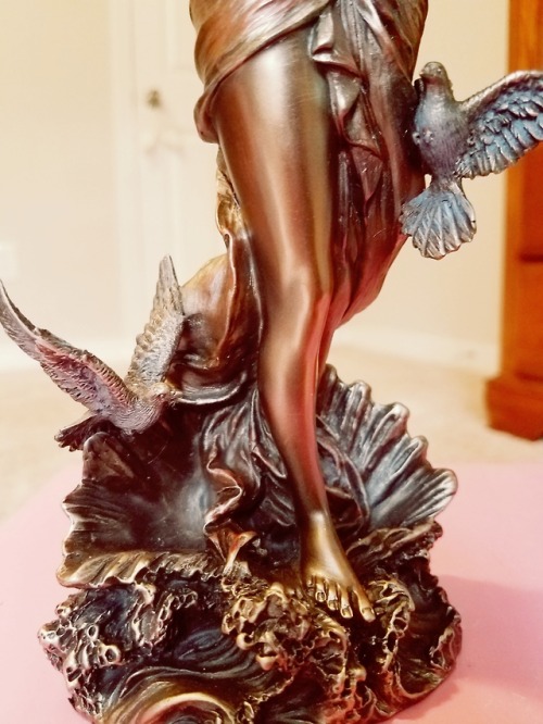 blacksapphrodite:Detail shots of my Lady Aphrodite statue