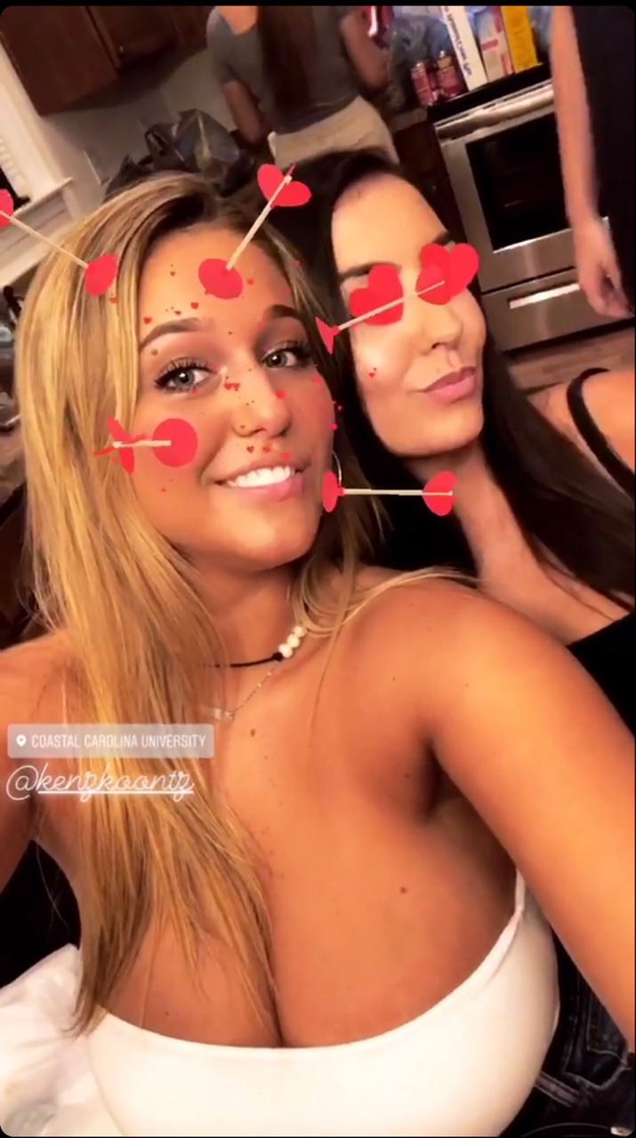 fleshymelons:  shhhshhhhh:    Incredible melons!