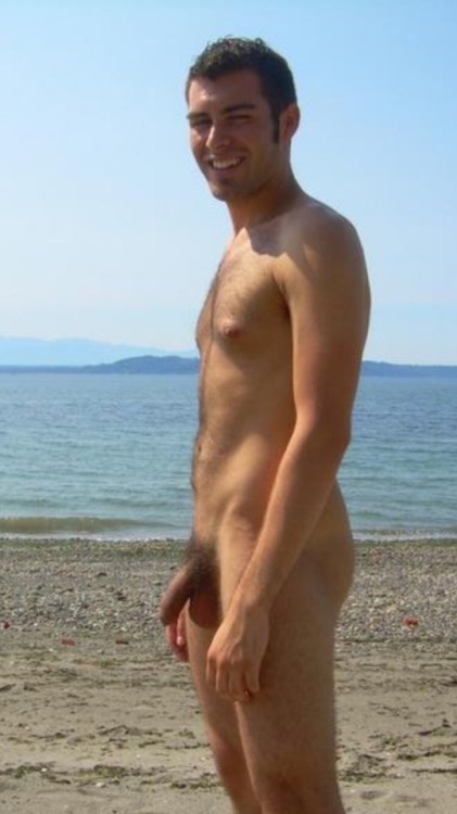 alanh-me:  29k  follow all things gay, naturist porn pictures