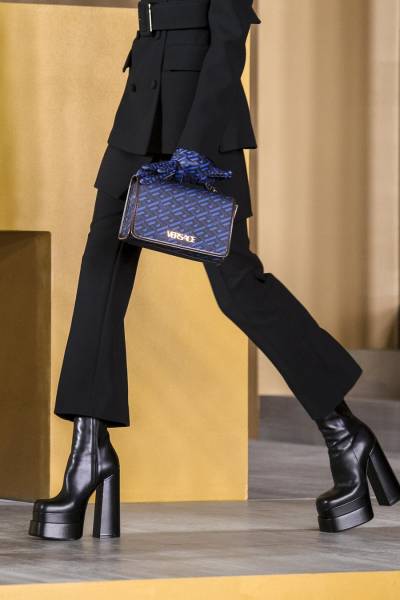 Porn Pics fireddesire:Versace details Fall-Winter 2021