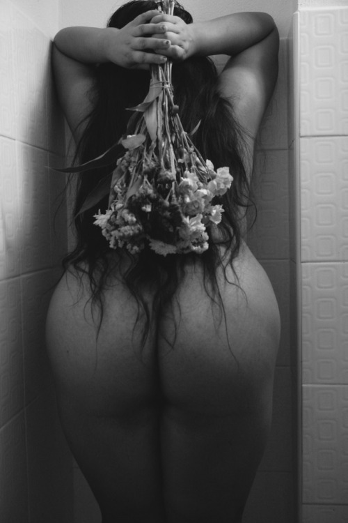 just-awild-thing:  Flowers | I hope you feel… Self portrait17-01-18 