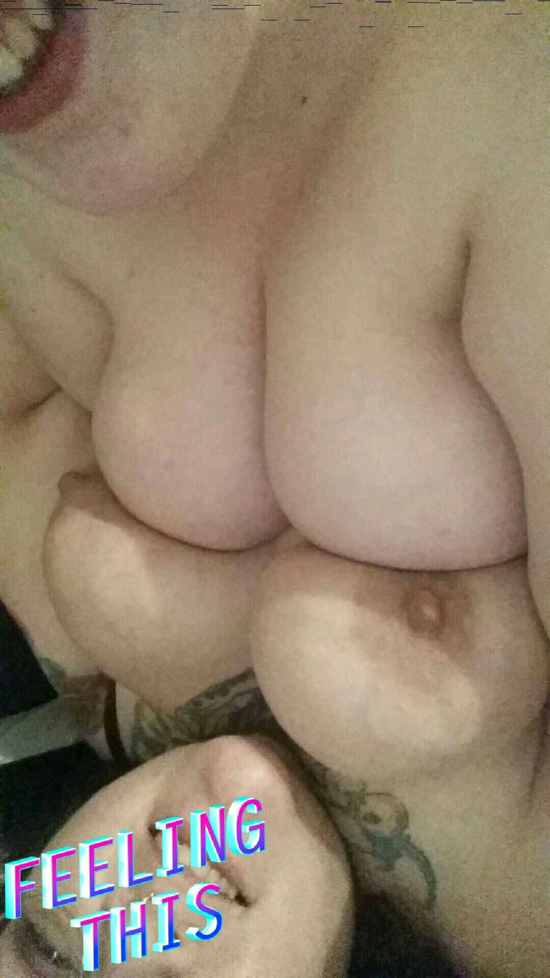 hannahs-voice:  A few hours left to subscribe to my snapchat  and watch this hot