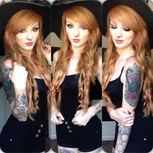 killxkatie:  I feel like a goth Barbie💀👄 