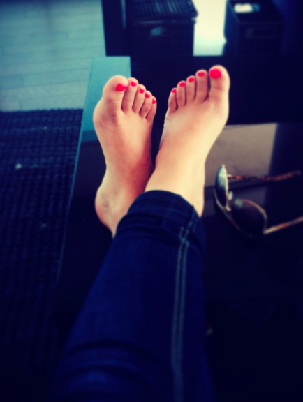 xopedicuredsexyox: This is for all the broke pigs that don’t pay for content!Especially the footblog