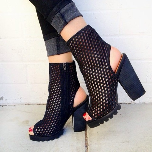 exclusive-femme:  Someone please tell me where these are from??  xx