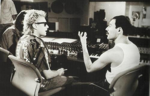 one-hysterical-queen: Freddie, Roger and the boiled eggsRoger: “He did actually once ask me, &