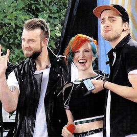 warpedbyparamore:  hahahaha