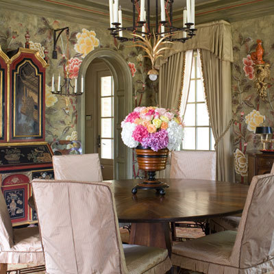 theladyintweed:Wallpaper by de Gournay 