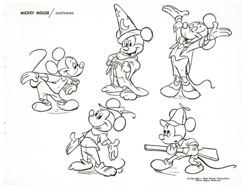 How to draw Mickey Mouse (again!): pages from one of the Art Corner books that were sold at Disneyla