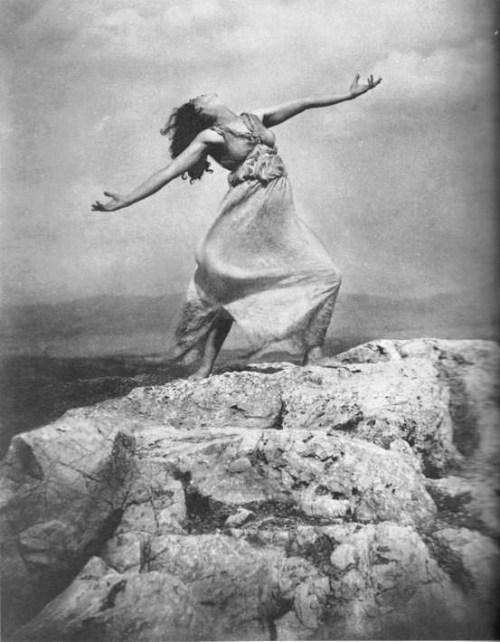 thereminsoul:Edward Steichen, Thérèse Duncan on the Acropolis, 1921