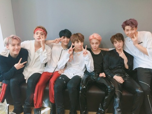 bts-trans: 170225 BigHit’s Tweet [#오늘의방탄] 함께라는 말을 믿어~ 방탄이란 걸 믿어 #하트조준발사pic.twitter.com/WwTahmm