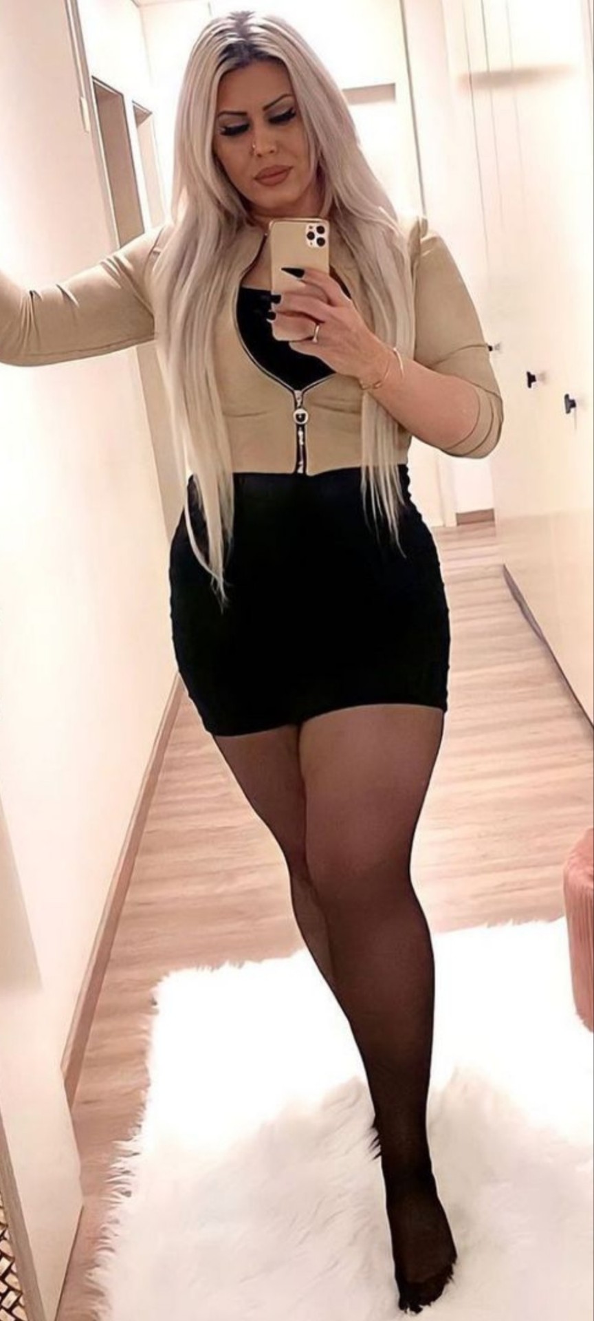 cadence47:nylon-lusting:I like a Thicc Girl