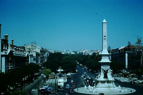 vintageeveryday:25 color photos of Lisbon in the early 1950s.