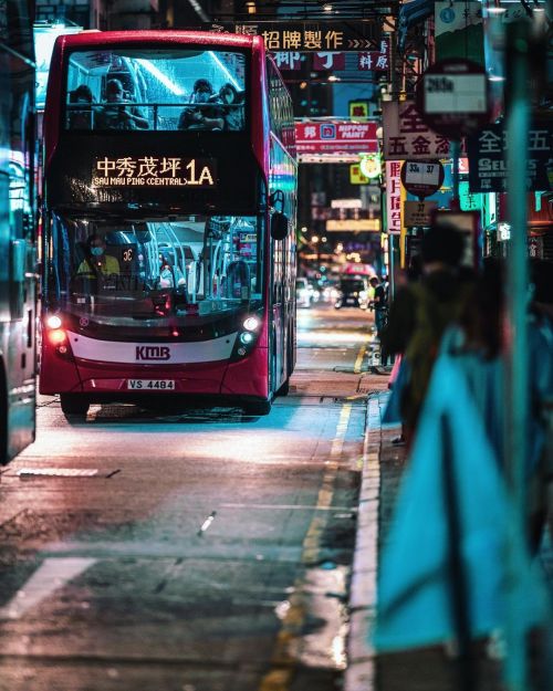 way to the home  #hongkong #discoverhongkong #nightshooters #streetphotography #theimaged #ファインダー越しの