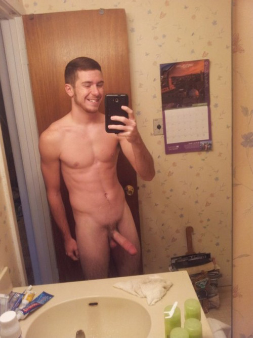 jockswiththickcocks:  ACTIVE gay porn blog, 18+ ——>!! jockswiththickcocks !!<——