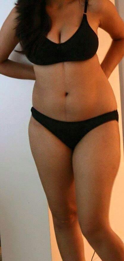 A breath taking Guy for hot women n couples