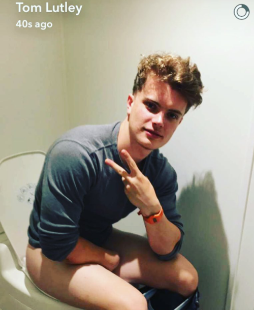 johnnyfeelgood20:Pooping