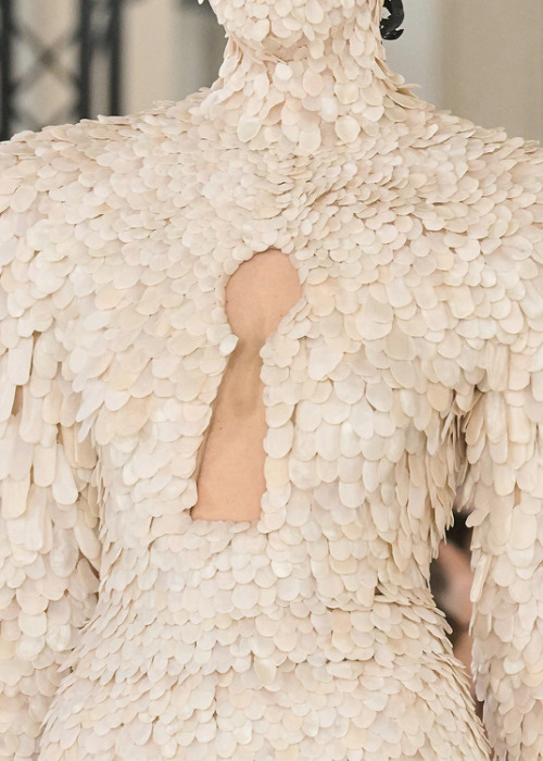 Schiaparelli Spring 2024 Details