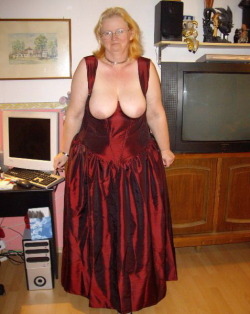 moregrannieshere:  Amateur Granny Ladies