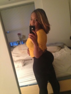 jazziedad:  jazziedad:  BigBooty MILF  CurvyLicious ♥♥  Beautiful