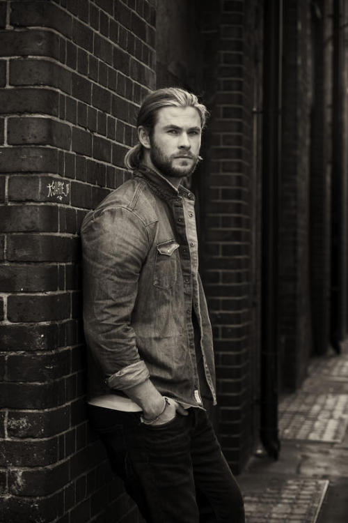 acollectionofwellbehavedbeards: chris hemsworth (via Oh No They Didn’t!)