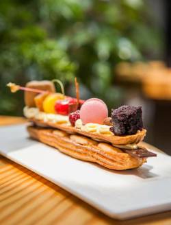 koreantemptations:  Eclair 에끌레이 J Brown Cafe 카페 제이브라운, Sangsu 