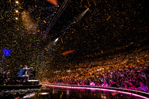 Wrapping up the final Farewell Yellow Brick Road show of 2019 in Sydney! www.eltonjohn.com/tours ✨: 