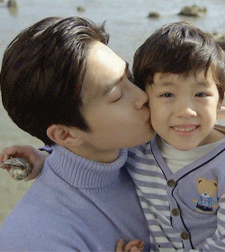 irpsychotic:Kim Junmyeon with kids is my ultimate weakness