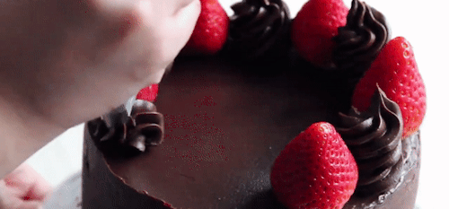 Strawberry Chocolate Cake※ Do not delete the caption / Do not repost my gifs without credits.