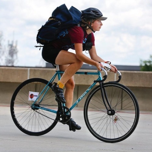 urbanbikelife: fixiegirls: Repost from @johndanielreiss Day 15 Fast bikes, good people, great race 