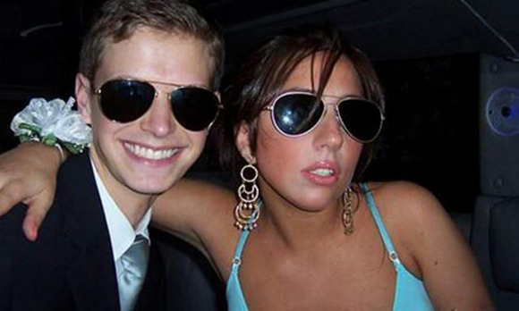 visualscott:  fuckyeahladygaga:   Gaga on her way to Prom.   Gaga on her way to seal