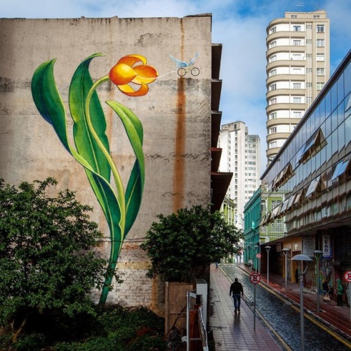 fatehbaz:88floors:Mona Caron - Weeds seriesThis is in Sao Paulo, by the way.