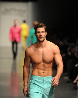 confessionsofamy:  Taps Aff Tuesday - Aaron O'Connell