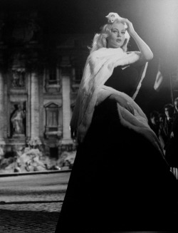 fuckindiva:  Anita Ekberg during filming of La Dolce Vita, 1960 