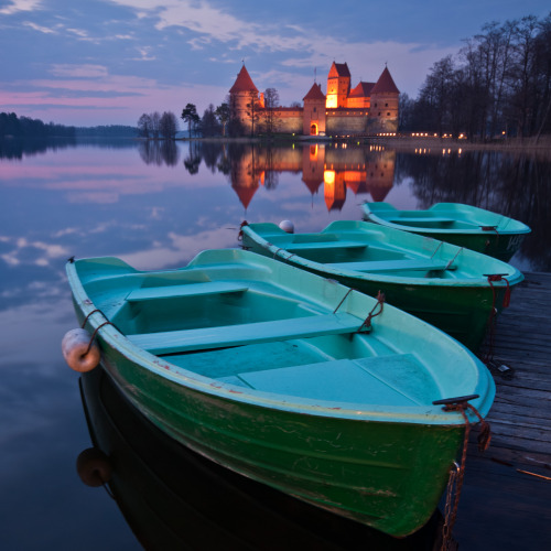 travelingcolors:Lake Galve, Trakai | Lithuania (by Vaidotas Misekis)
