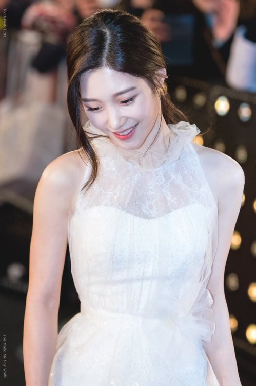 ChaeYeon (DIA) - SBS Drama Awards Red Carpet Pics