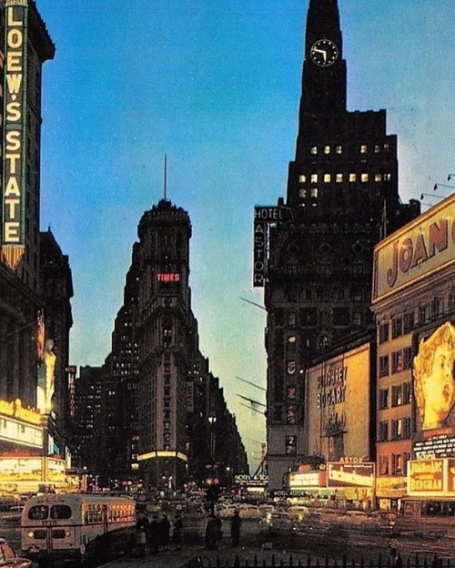 route22ny - Times Square at dusk, 1948; photo from historicnyc...