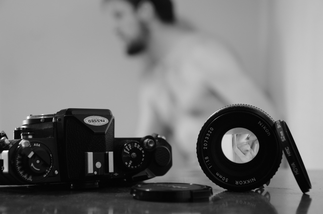 me-just-less-clothes:  This is my late Grandad’s camera, as soon as I figure out